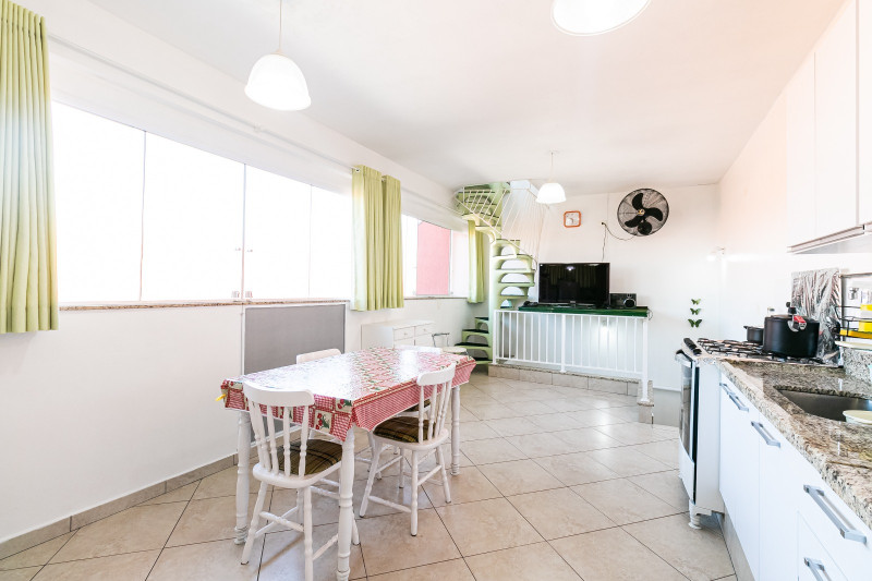 Casa à venda Penha de França com 257m² e 4 quartos por R$ 1.200.000 - 2121339254-cozinha-churrasqueira1.jpeg