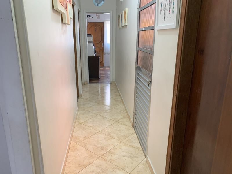 Casa à venda Jardim São Carlos (Zona Leste) com 200m² e 3 quartos por R$ 580.000 - corredor-interno-1.jpg