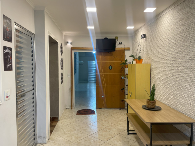 Casa à venda Jardim São Carlos (Zona Leste) com 200m² e 3 quartos por R$ 580.000 - visao-entrada-garagem-para-o-quintal.jpg