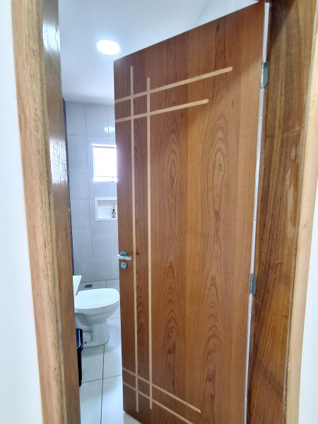 Casa à venda Aguassai com 86m² e 3 quartos por R$ 450.000 - 2050009797-porta-banheiro.jpg