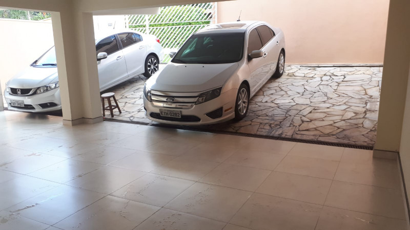 Casa à venda Centro com 342m² e 3 quartos por R$ 1.180.000 - 65631071-garagem-carros.jpg