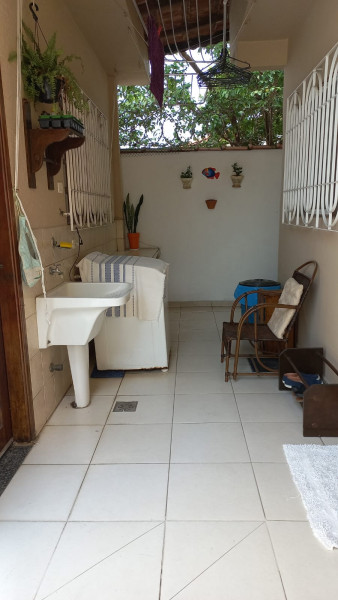 Casa à venda Catiapoã com 132m² e 3 quartos por R$ 800 - 373411827-8-area-de-servico-1.jpg