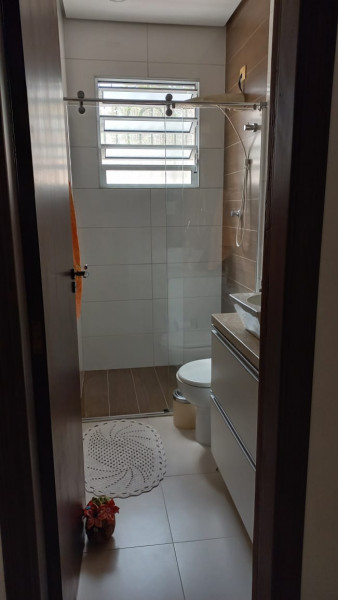 Casa à venda Catiapoã com 132m² e 3 quartos por R$ 800 - 848661481-7-banheiro-social.jpg