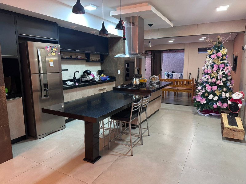 Casa à venda Pioneiros Catarinenses com 480m² e 3 quartos por R$ 920.000 - 177693121-area-integrada-gourmet-2.jpeg