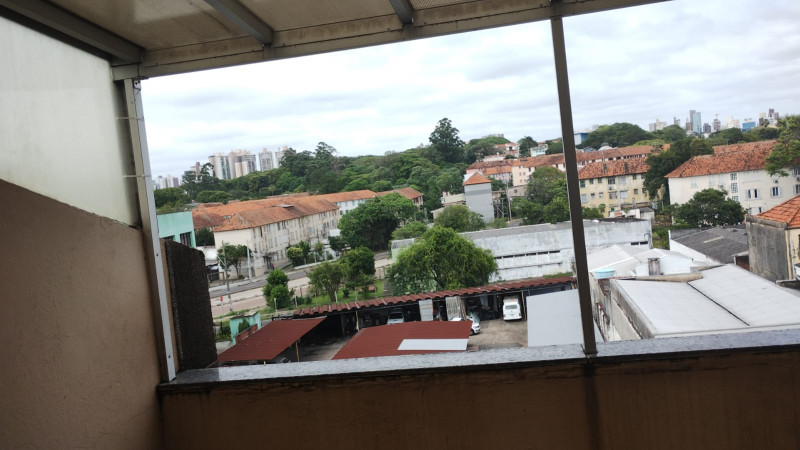 Comercial à venda Passo da Areia com 90m² e 1 quarto por R$ 210.000 - 682573772-13-varanda-1o-pav.jpg