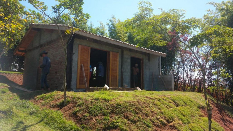 imóvel com 40500m² - lopo - Vargem