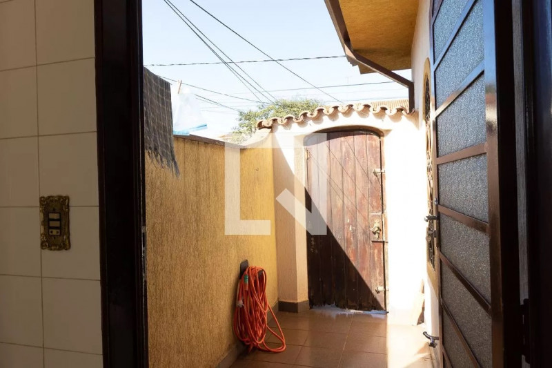 Casa à venda Ribeirânia com 400m² e 3 quartos por R$ 700.000 - 1637087686-893676895-815.jpg