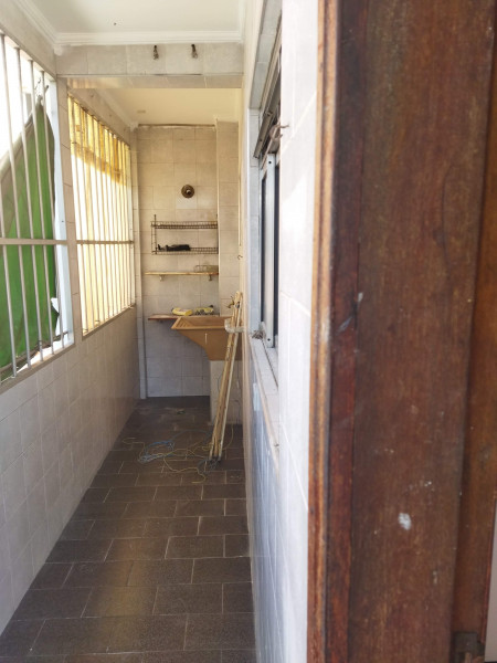 Casa à venda Vila Yara com 211m² e 4 quartos por R$ 780.000 - 1695136962-lavanderia-de-cima.jpg