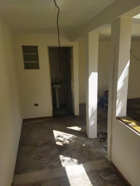 Casa à venda Vila Yara com 211m² e 4 quartos por R$ 780.000 - 255389532-banheiro-fundos.jpg