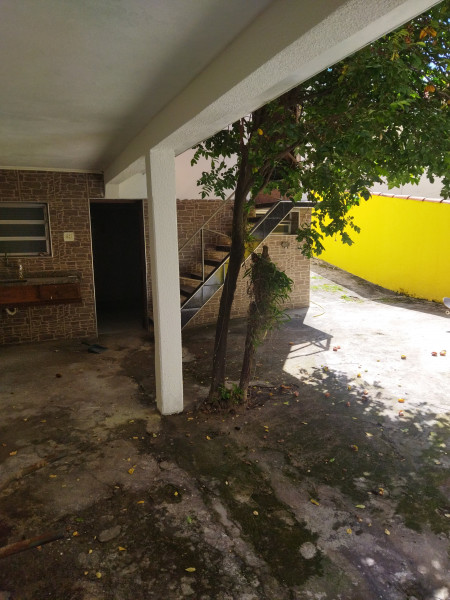 Casa à venda Vila Yara com 211m² e 4 quartos por R$ 780.000 - 266254685-quintal-coberto.jpg