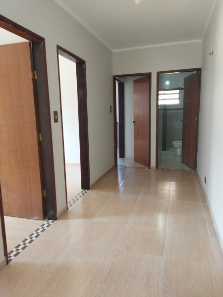Casa à venda Vila Yara com 211m² e 4 quartos por R$ 780.000 - 605603830-corredor-de-cima.jpg