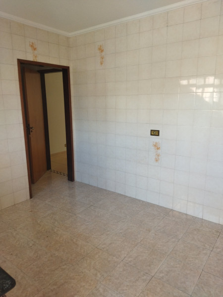 Casa à venda Vila Yara com 211m² e 4 quartos por R$ 780.000 - 835611023-cozinha-de-cima.jpg