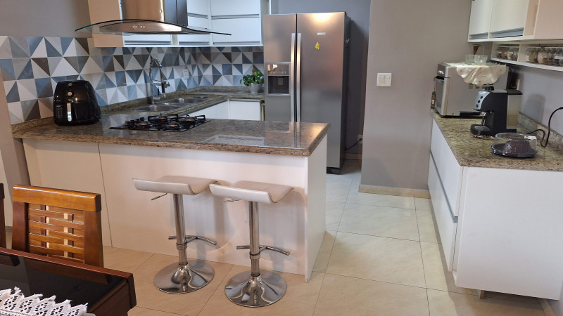 Casa à venda Bento Ribeiro com 112m² e 3 quartos por R$ 450.000 - 1721148610-sala-e-cozinha-2.jpg