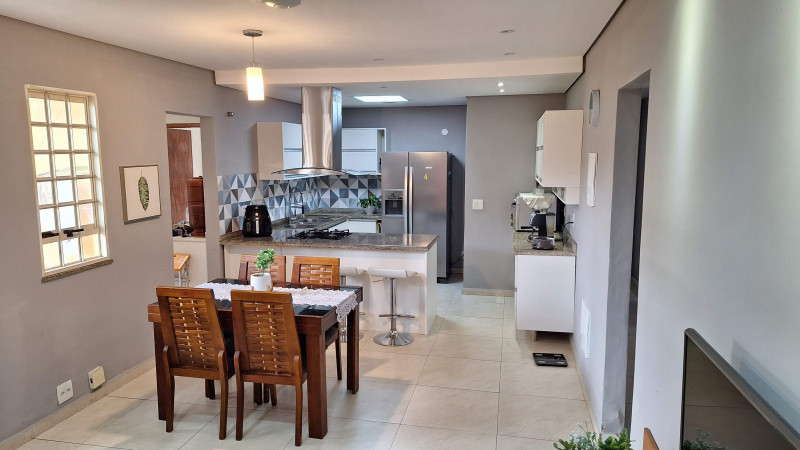 Casa à venda Bento Ribeiro com 112m² e 3 quartos por R$ 450.000 - 1959115171-sala-e-cozinha-1.jpg