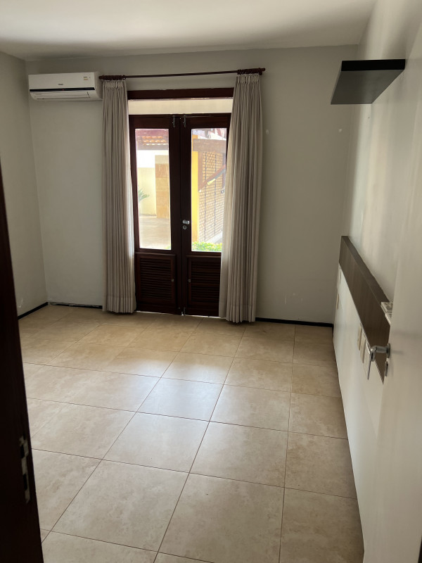 Casa de condomínio à venda Porto das Dunas com 486m² e 5 quartos por R$ 1.100.000 - 1162573790-img-8812.jpeg