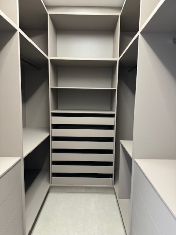 Casa de condomínio à venda Granja Marileusa com 230m² e 4 quartos por R$ 2.500.000 - 2127671541-alpha-closet-suite-master.jpg