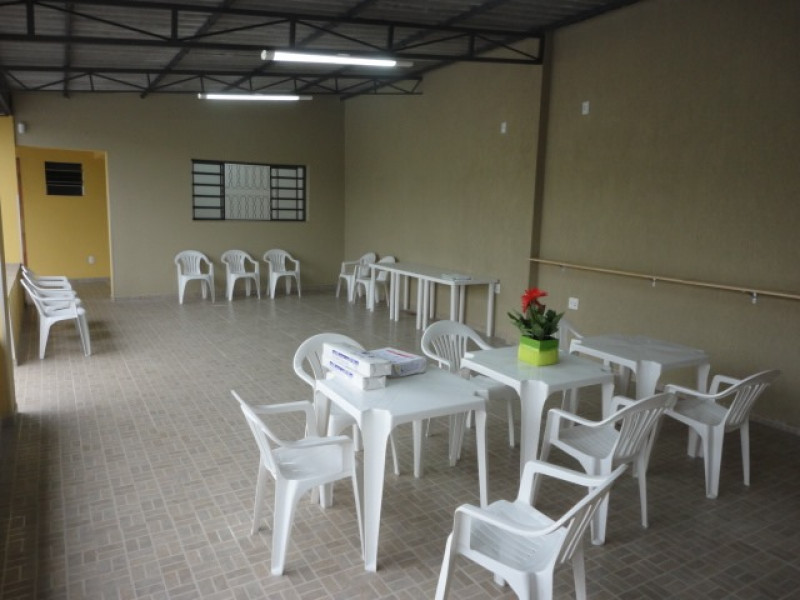 Chácara à venda Cidade Satélite Íris com 1000m² e 3 quartos por R$ 850.000 - 1090070550-salao-aberto-c-mesas.jpg