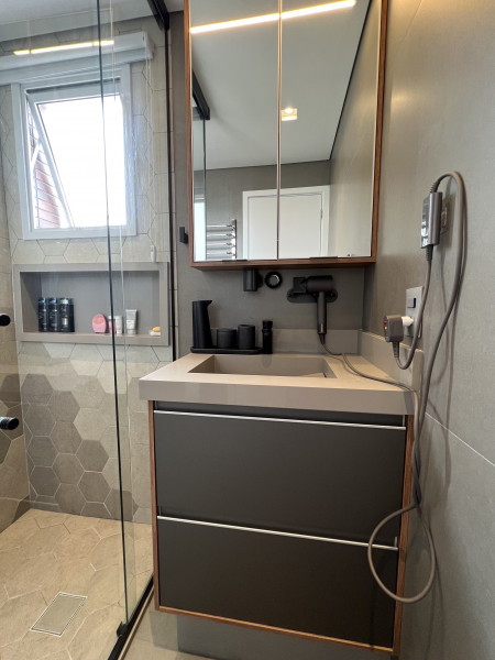 Apartamento à venda Vila Mariana com 75m² e 2 quartos por R$ 1.410.000 - 1037479676-banheiro-suite-3.jpeg