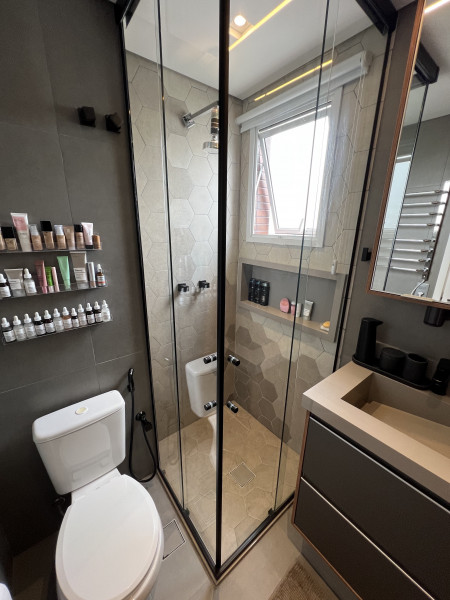 Apartamento à venda Vila Mariana com 75m² e 2 quartos por R$ 1.410.000 - 1777449496-banheiro-suite-4.jpeg