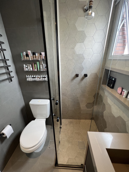 Apartamento à venda Vila Mariana com 75m² e 2 quartos por R$ 1.410.000 - 2003417459-banheiro-suite.jpeg