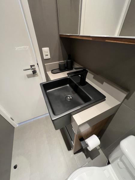 Apartamento à venda Vila Mariana com 75m² e 2 quartos por R$ 1.410.000 - 704658558-banheiro-social-2.jpeg