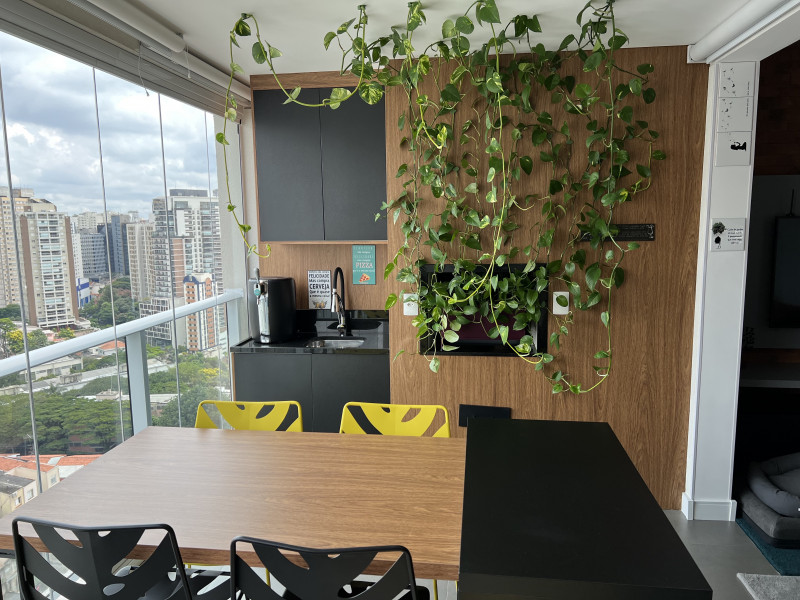 Apartamento à venda Vila Mariana com 75m² e 2 quartos por R$ 1.410.000 - 802403879-varanda-3.jpeg