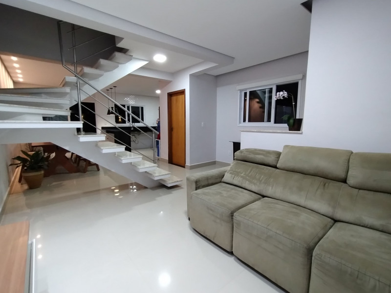 Casa de condomínio à venda Jardim Golden Park com 170m² e 3 quartos por R$ 795.000 - 1142165800-sala-de-estar-6.jpg