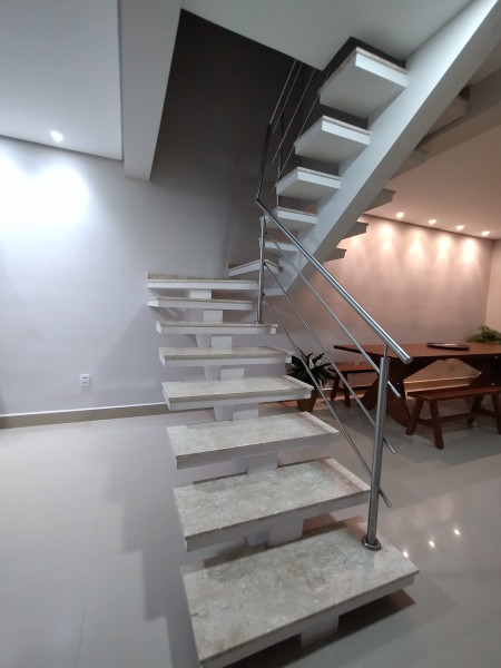 Casa de condomínio à venda Jardim Golden Park com 170m² e 3 quartos por R$ 795.000 - 1651017149-escada-4.jpg