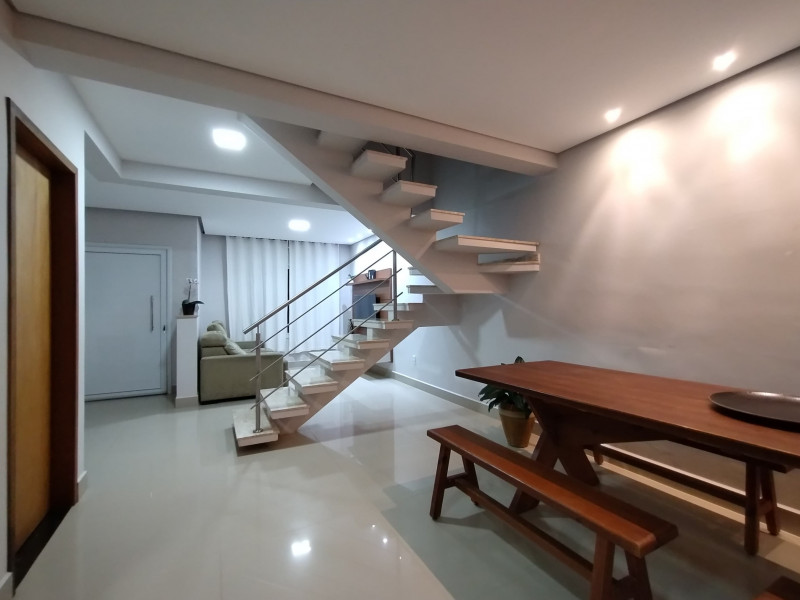 Casa de condomínio à venda Jardim Golden Park com 170m² e 3 quartos por R$ 795.000 - 1698788788-sala-de-jantar-5.jpg