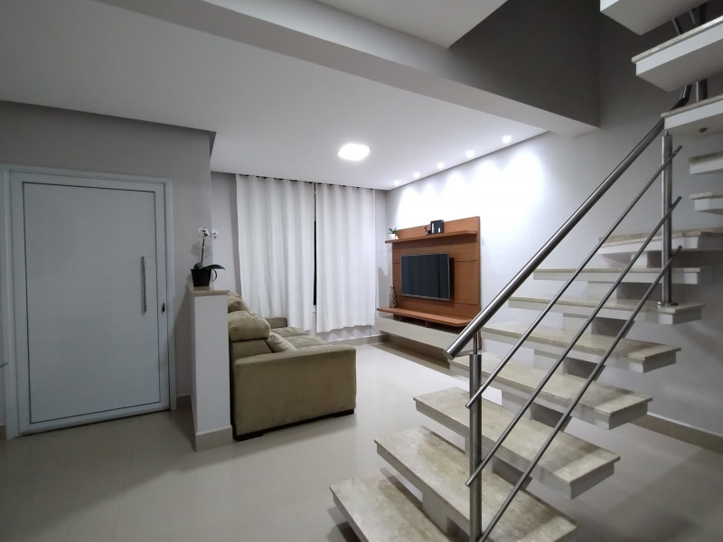 Casa de condomínio à venda Jardim Golden Park com 170m² e 3 quartos por R$ 795.000 - 946183066-sala-de-estar-4.jpg