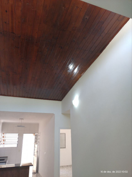 Casa à venda Jardim Débora com 125m² e 3 quartos por R$ 299.000 - 1551466404-teto-visao-conjugada-do-teto-com-a-cozinha-balcao-e-quarto-dos-fundos.jpg