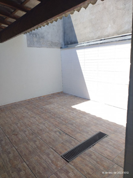 Casa à venda Jardim Débora com 125m² e 3 quartos por R$ 299.000 - 1974661445-terreno-fundos-visao-espaco-aberto-pela-porta-da-cozinha.jpg