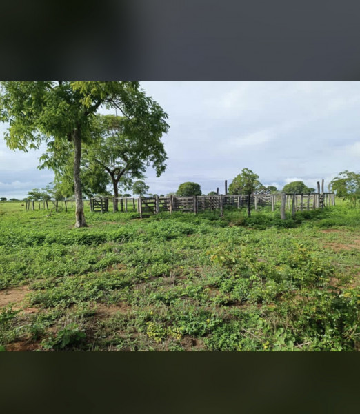 imóvel com 319m² - Centro - Urucuia