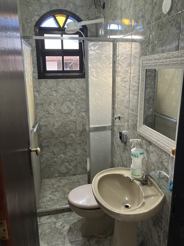 Casa à venda São Francisco com 360m² e 5 quartos por R$ 3.500.000 - 215660586-foto-apto-anexo-banheiro.jpg