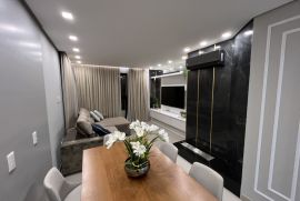 Apartamento à venda Mariscal com 145m² - 3 dormitórios -  vagas - R$ 1.950.000 - 1389678243-sala2.JPG