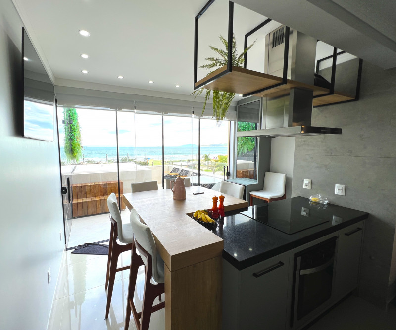 Apartamento à venda Mariscal com 145m² e 3 quartos por R$ 1.950.000 - 1042929109-cozinha2.JPG