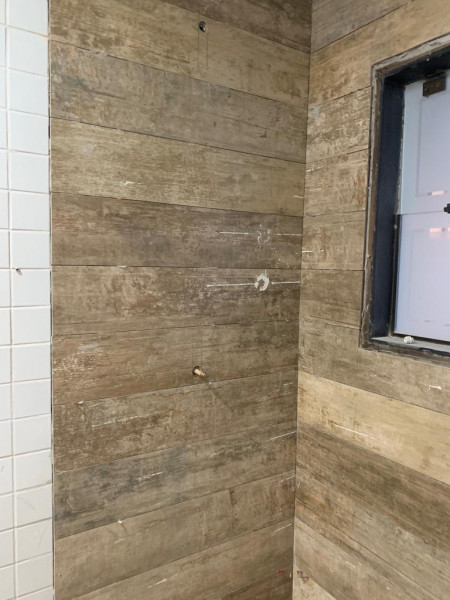 Casa à venda Bal Tres Marias com 390m² e 4 quartos por R$ 650.000 - 1323852451-banheiro-da-suite-em-cima-2.jpeg