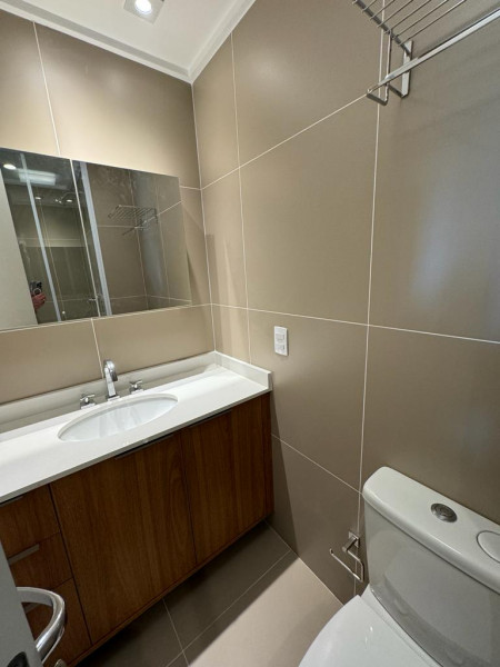 Apartamento para alugar Indianópolis com 55m² e 2 quartos por R$ 7.000 - 1364723587-banheiro-corredor.jpg