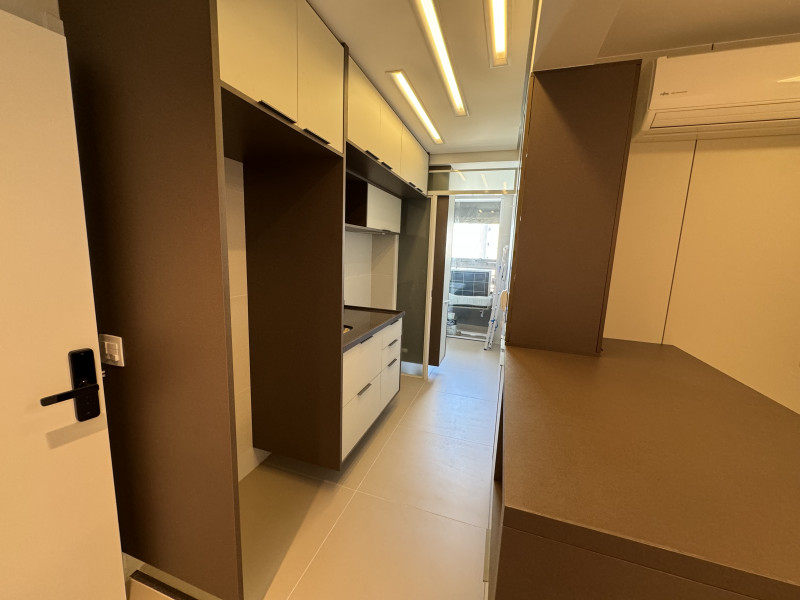Apartamento para alugar Indianópolis com 55m² e 2 quartos por R$ 7.000 - 64478487-cozinha-area-servico.jpg