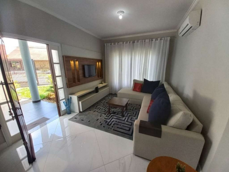 Casa à venda Bucarein com 257m² e 3 quartos por R$ 1.190.000 - 1180115646-sala-entrada.jpg