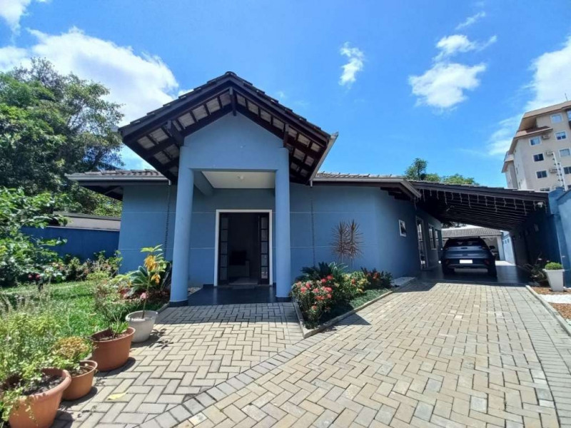 Casa à venda Bucarein com 257m² e 3 quartos por R$ 1.190.000 - 696564001-frene-da-casa.jpg