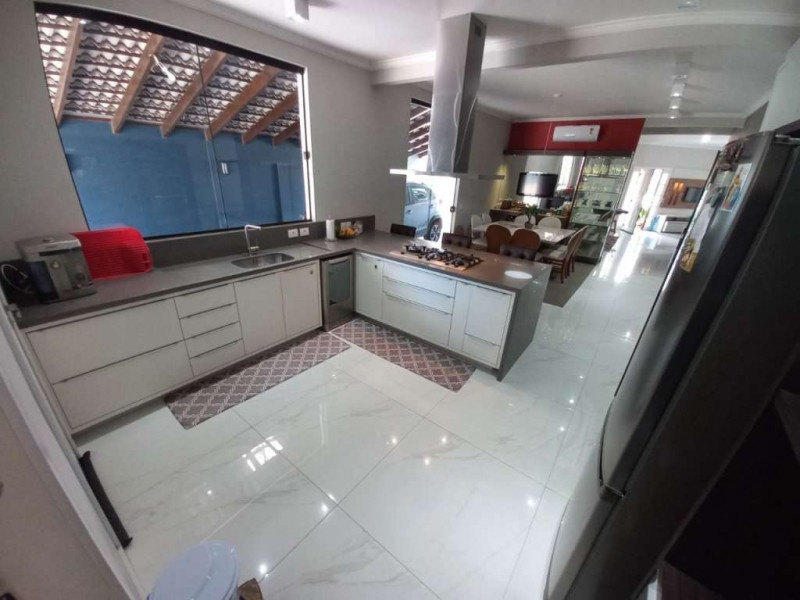 Casa à venda Bucarein com 257m² e 3 quartos por R$ 1.190.000 - 705123364-cozinha.jpg