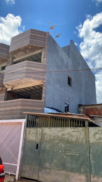 Apartamento à venda Paranoá Parque (Paranoá) com 600m² e 1 quarto por R$ 650.000 - 862031757-foto-lateral-esquerda.jpg