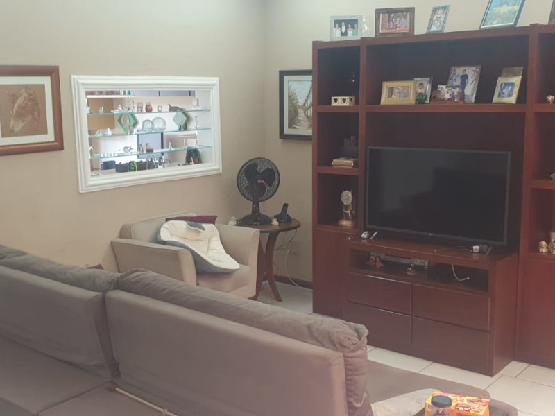 Casa à venda Jardim Europa com 250m² e 3 quartos por R$ 750.000 - 01-sala-de-estar-01.jpeg