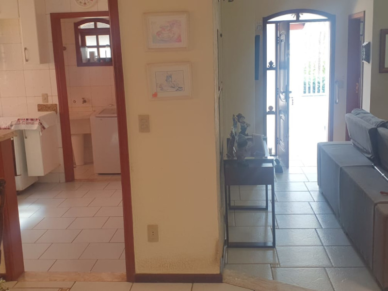 Casa à venda Jardim Europa com 250m² e 3 quartos por R$ 750.000 - 05-cozinha-01-sala-de-estar.jpeg