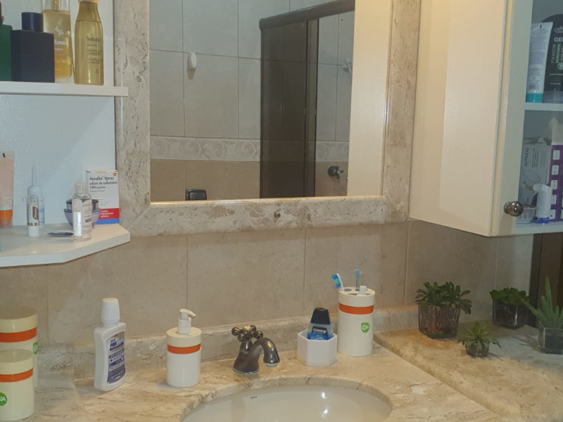Casa à venda Jardim Europa com 250m² e 3 quartos por R$ 750.000 - 07-suite-05-banheiro.jpeg