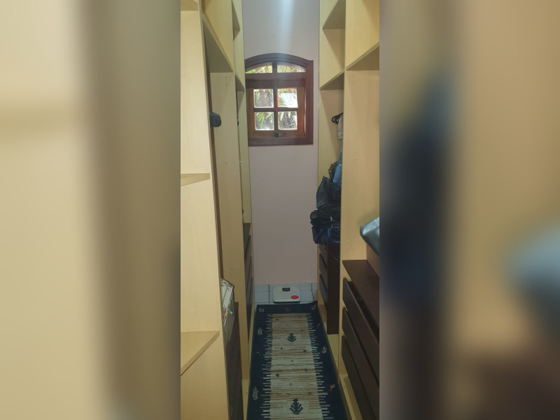 Casa à venda Jardim Europa com 250m² e 3 quartos por R$ 750.000 - 07-suite-08-closet.jpeg