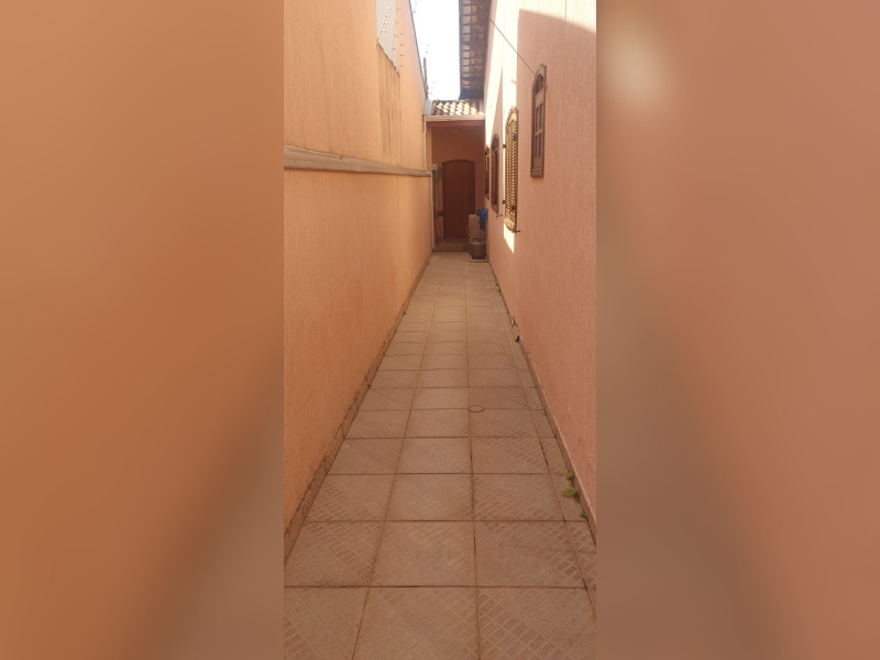 Casa à venda Jardim Europa com 250m² e 3 quartos por R$ 750.000 - 12-corredor-lateral-01.jpeg