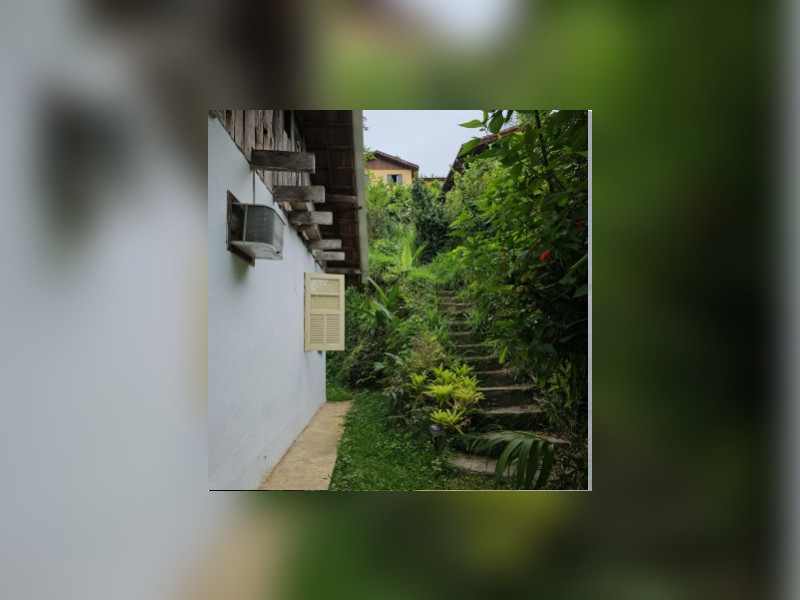 Casa à venda Lumiar com 369m² e 2 quartos por R$ 370.000 - 15-lateral-direita-de-quem-olha-da-rua-1-subida-para-parte-cima-terreno-1.jpg