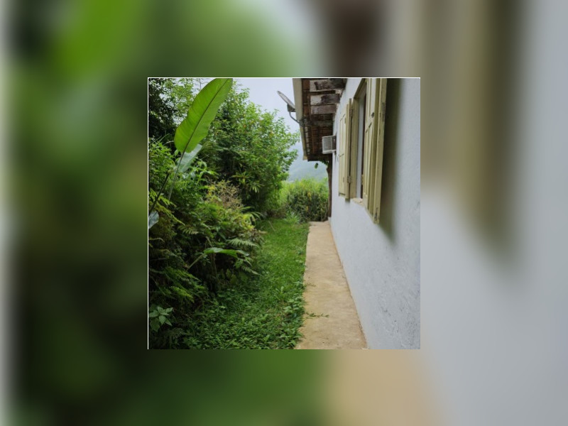 Casa à venda Lumiar com 369m² e 2 quartos por R$ 370.000 - 15-lateral-direita-de-quem-olha-da-rua-1-subida-para-parte-cima-terreno-2.jpg